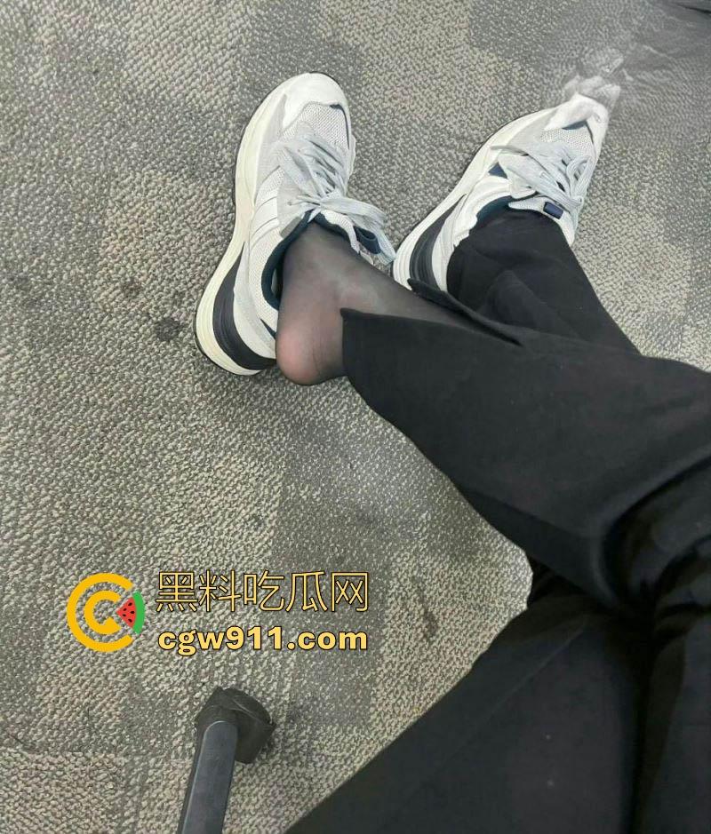 海角乱伦!姐姐这次的主动让人吃惊,穿她舍友的情趣装足交骑乘榨精,极其反差淫荡!-4