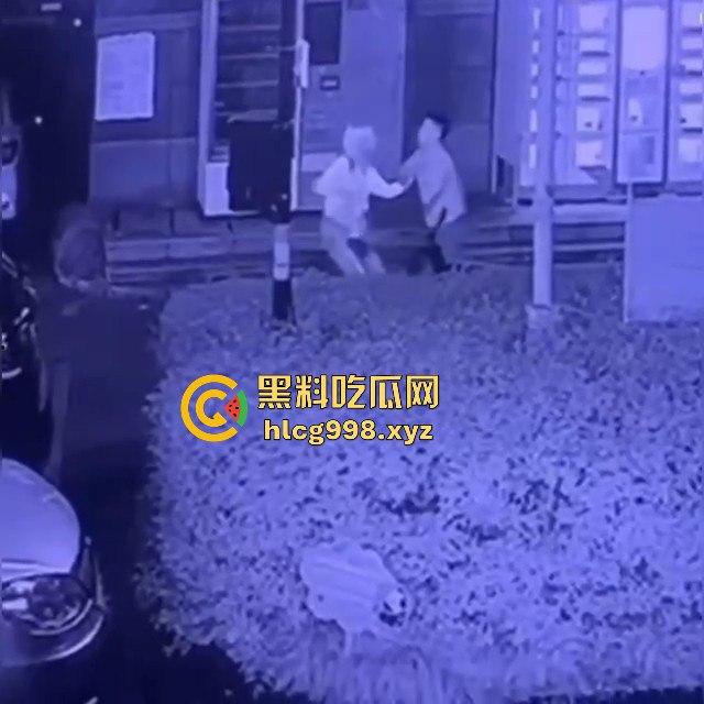 杭州惊现强吻狂魔！夜晚女生嘴唇被咬破，路人看了都以为是情侣打情骂俏，结果真是猥亵！-6