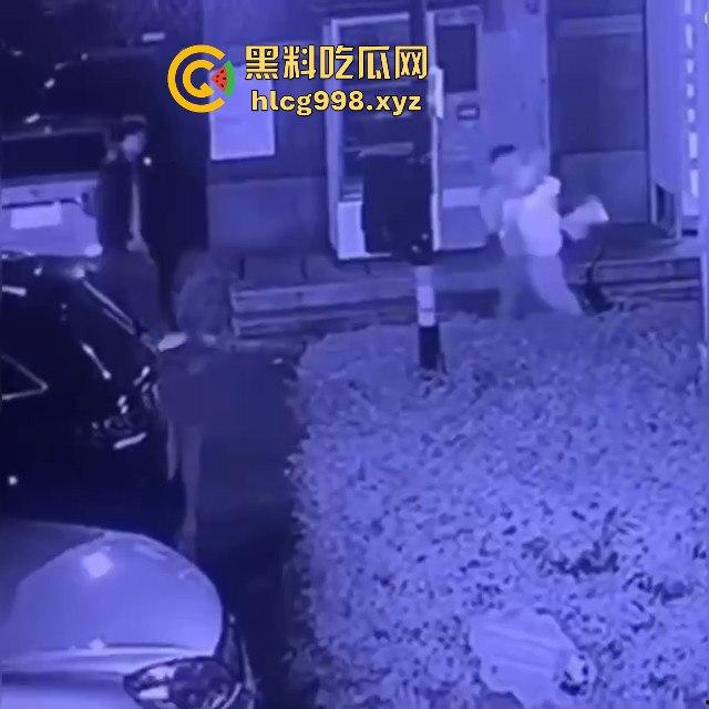 杭州惊现强吻狂魔！夜晚女生嘴唇被咬破，路人看了都以为是情侣打情骂俏，结果真是猥亵！-7