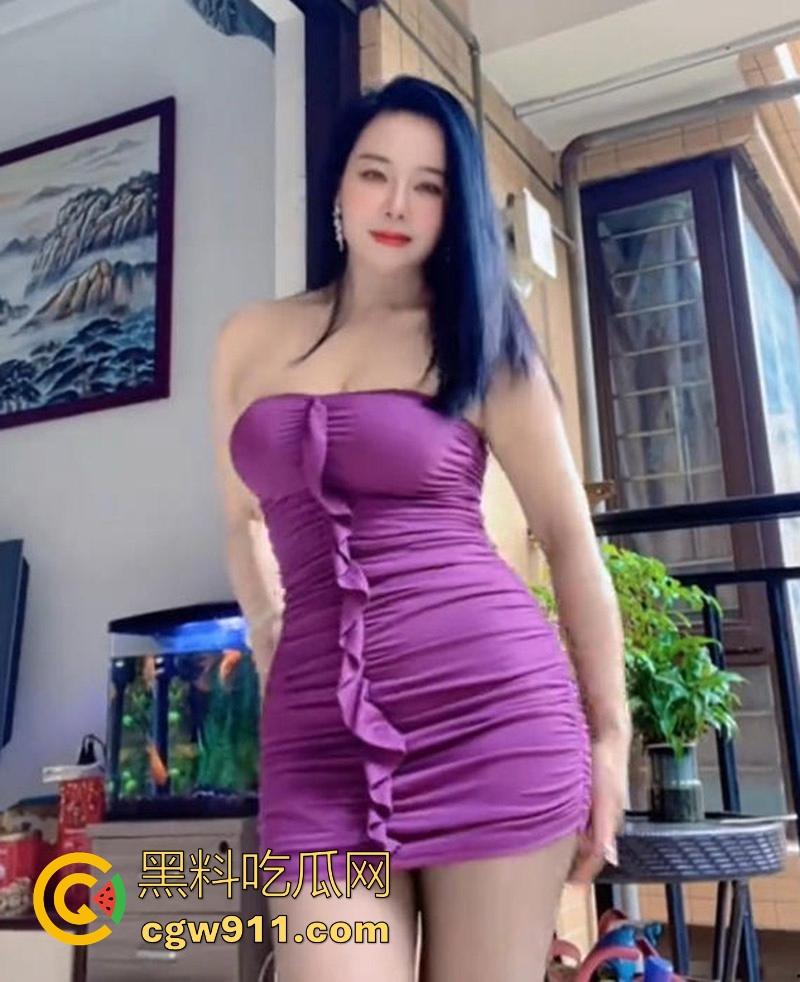 抖音网红【路遥】御姐气质清冷高傲,私下却化身节奏骚舞女王,三点全露自慰抠逼抖胸裸舞,淫骚动作火辣诱惑!-4