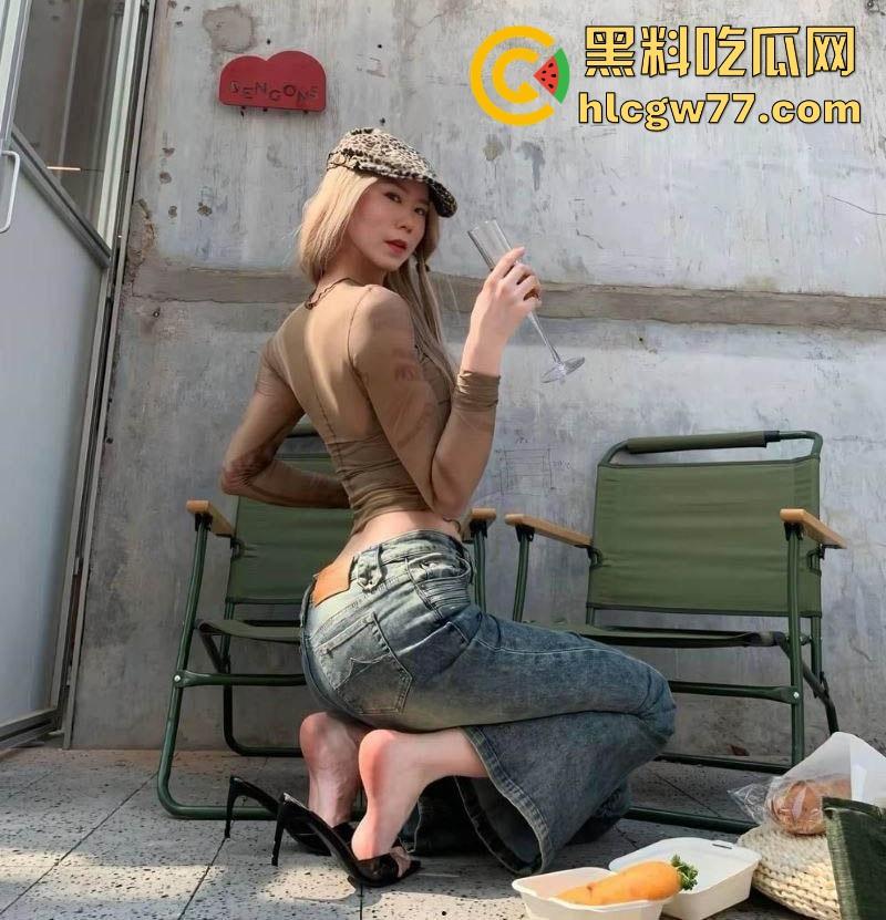 高校女校长勾引学生 私拍小视频被家长群曝光 被学生当母狗狠狠乱操 反差感直接拉满！-3