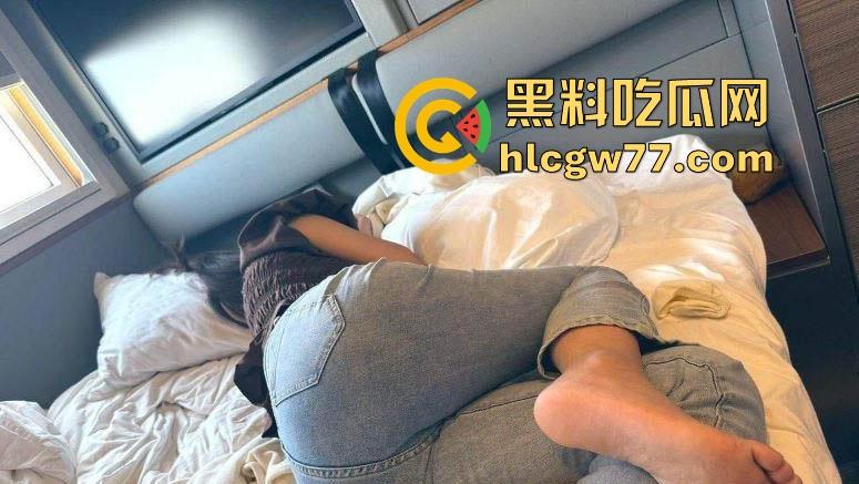 高校女校长勾引学生 私拍小视频被家长群曝光 被学生当母狗狠狠乱操 反差感直接拉满！-6