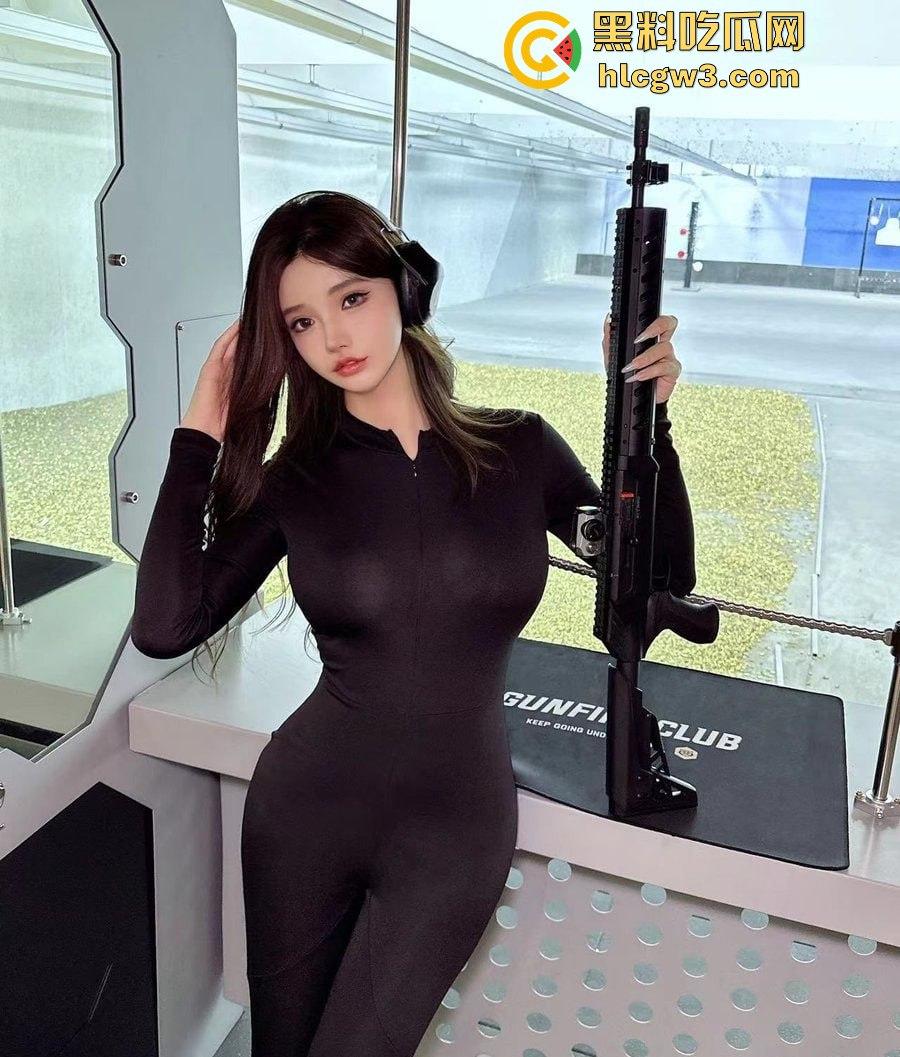 上海极品TS『刘依依』美到让直男怀疑人生 这颜值炸裂打破次元壁 上半身绝杀 你敢认是TS吗?-3