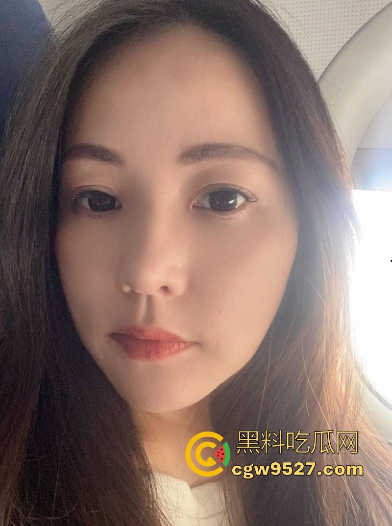 广州星锐动画老板娘【曾婷】出轨约炮视频流出，酒店深喉舔屌，口水拉丝技术娴熟，全程露脸淫荡无比！-3