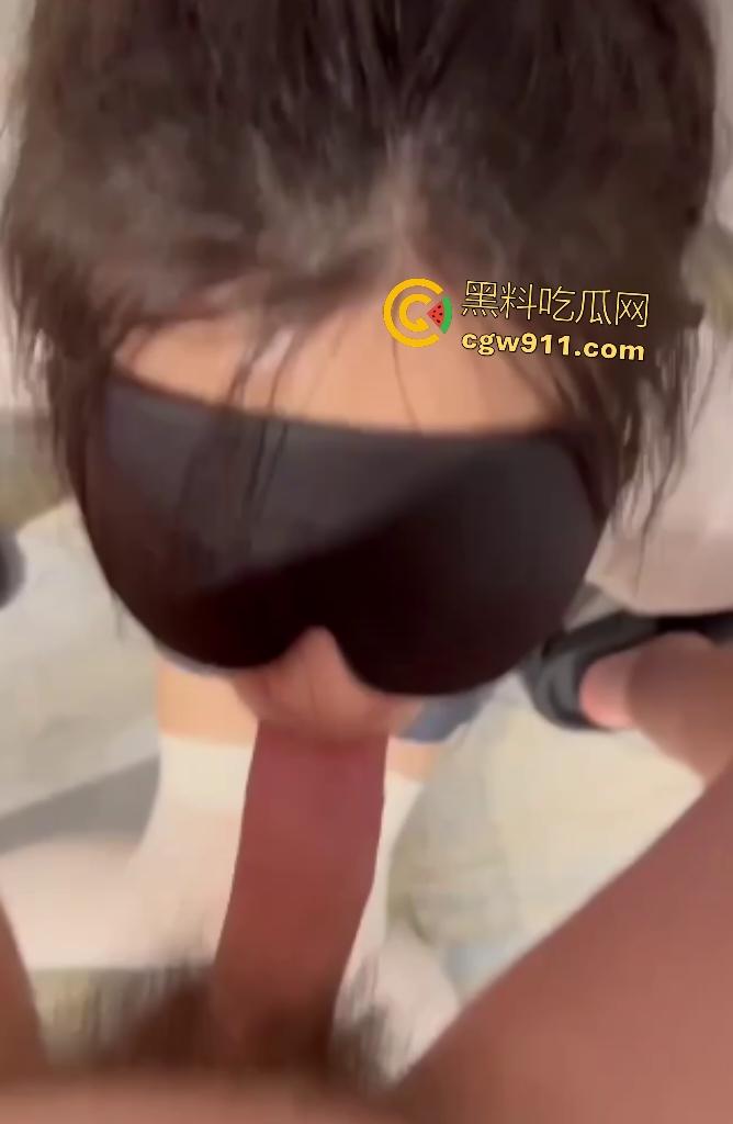 高中生萝莉女友宿舍跳蛋插逼，半夜被男友拉到走廊眼罩口交调教，温柔操逼后直接口爆射满嘴！-4