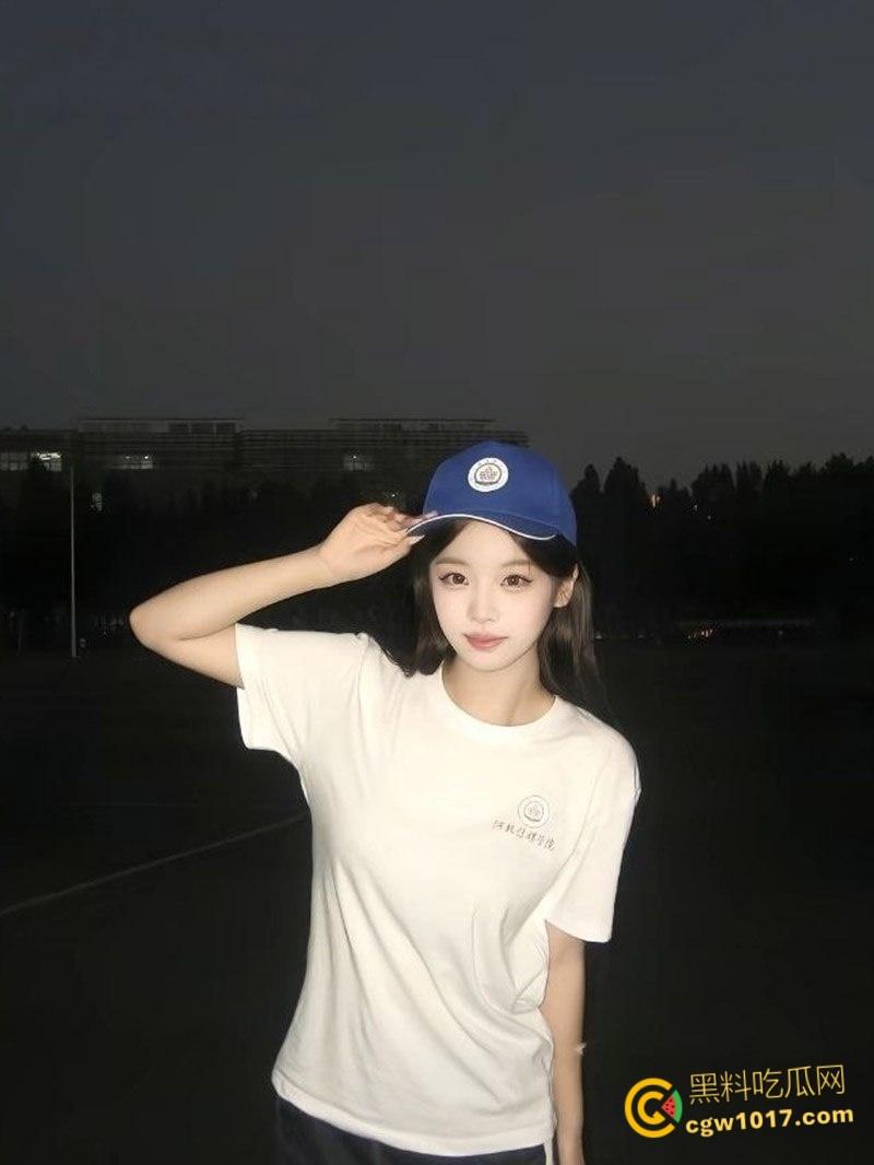 东莞叛逆学妹能有多骚？到处撩骚约炮直言要成为精盆，这要是让咱瓜友碰到，小穴都给她操飞边子了 ！-4