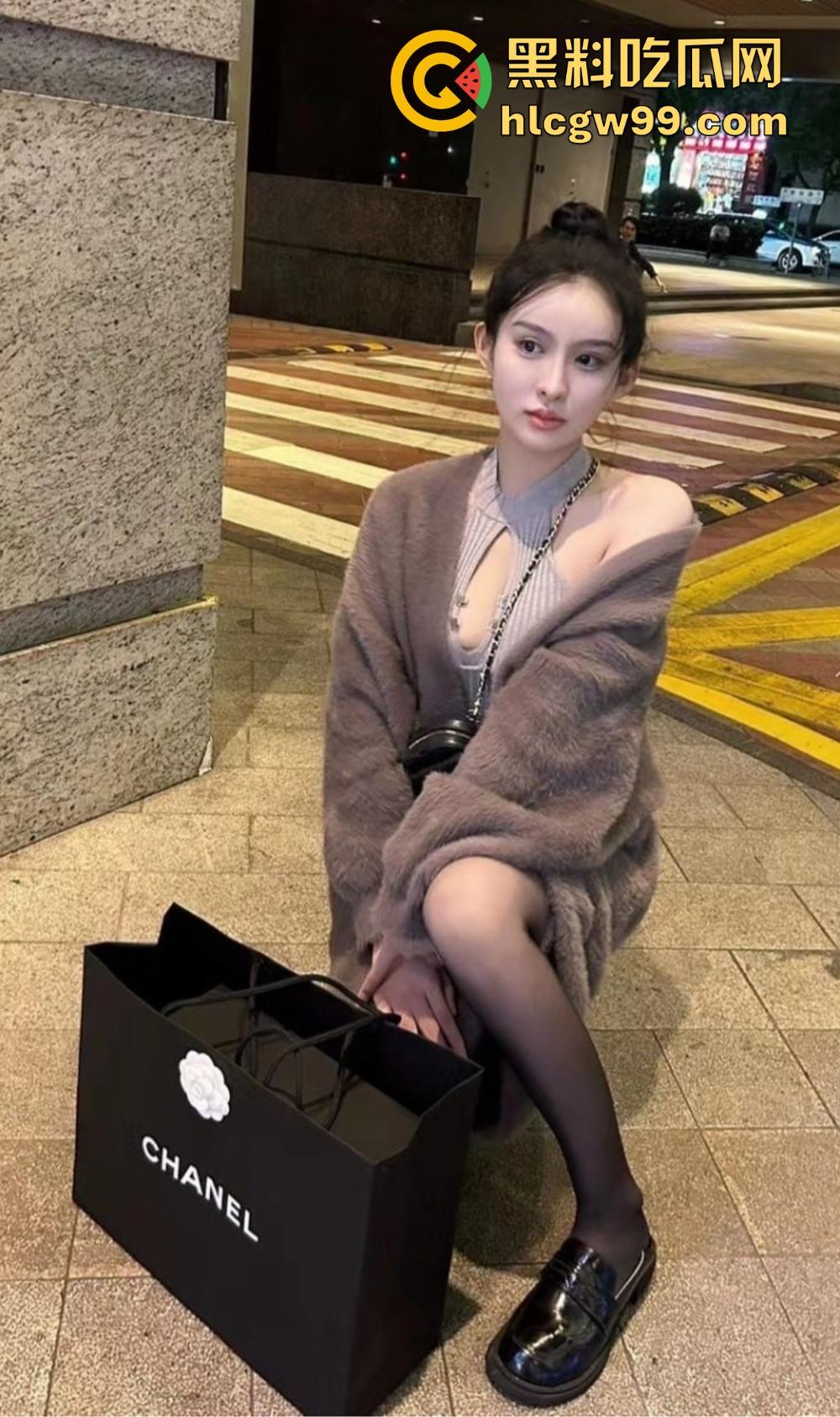 杭州名媛【莎莎】曝光，细腰丰乳肥臀奶子又白又大，富哥专用精盆，联动闺蜜被金主调教啪啪！-5