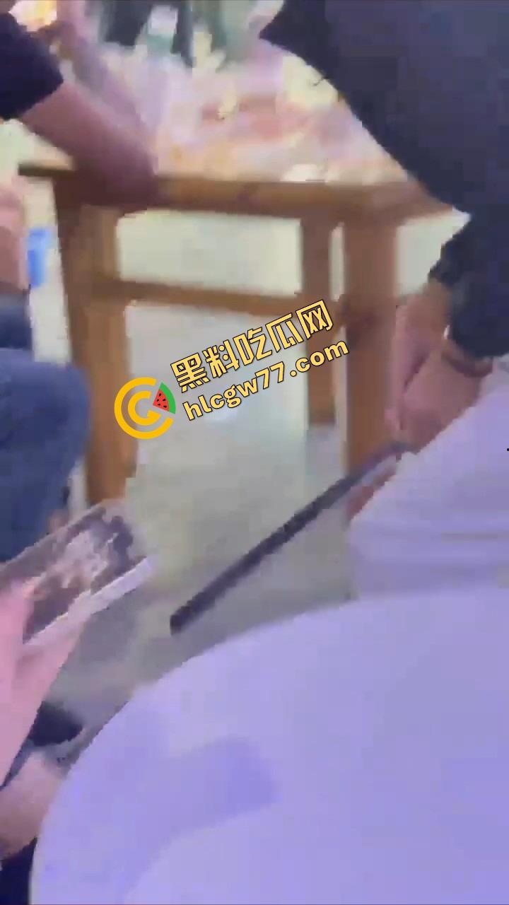 你别惹精神小伙,裤腰带一勒,砍山刀一抽,上来就给你一刀!你以为他是人?他是行走的社会炸弹!-4