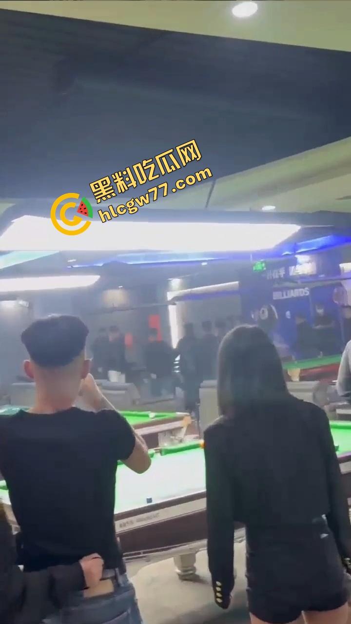 你别惹精神小伙,裤腰带一勒,砍山刀一抽,上来就给你一刀!你以为他是人?他是行走的社会炸弹!-11