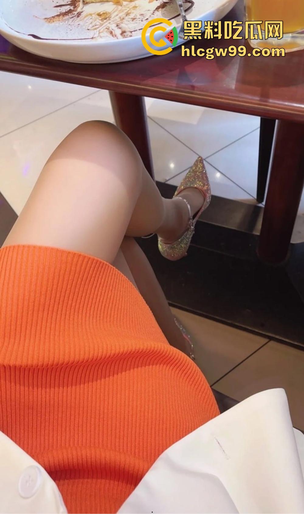 杭州名媛【莎莎】曝光，细腰丰乳肥臀奶子又白又大，富哥专用精盆，联动闺蜜被金主调教啪啪！-15