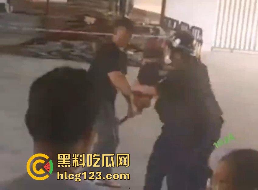 家长进校门与保安爆发冲突,叉杆怒砸头!深圳学校保安情绪失控惹大祸!-6