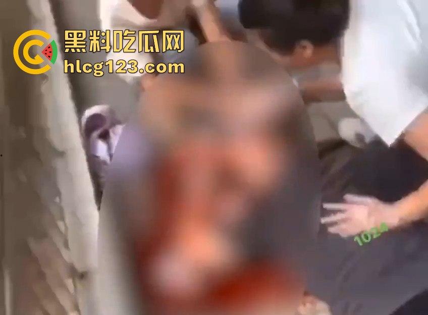 家长进校门与保安爆发冲突,叉杆怒砸头!深圳学校保安情绪失控惹大祸!-10