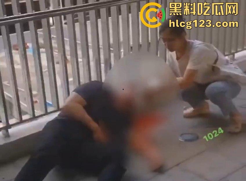 家长进校门与保安爆发冲突,叉杆怒砸头!深圳学校保安情绪失控惹大祸!-12