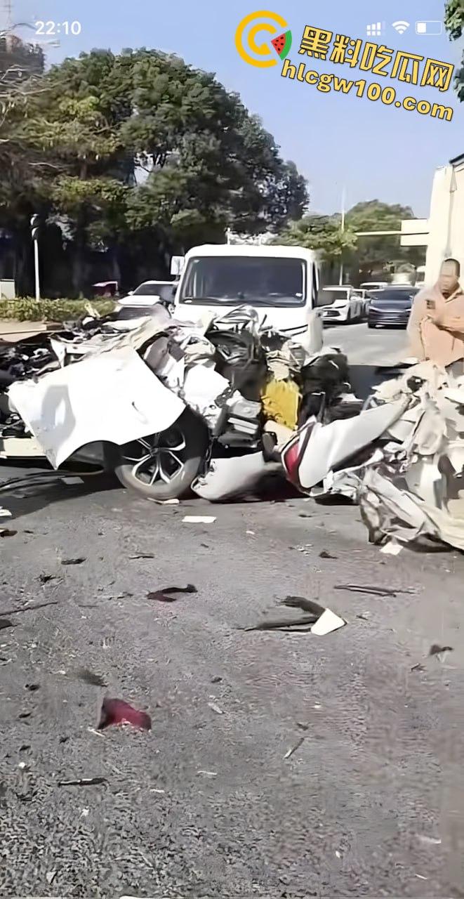 胆小勿入！广东河源比亚迪-元失控120码直撞大货车瞬间解体，女司机头都压碎了！-9