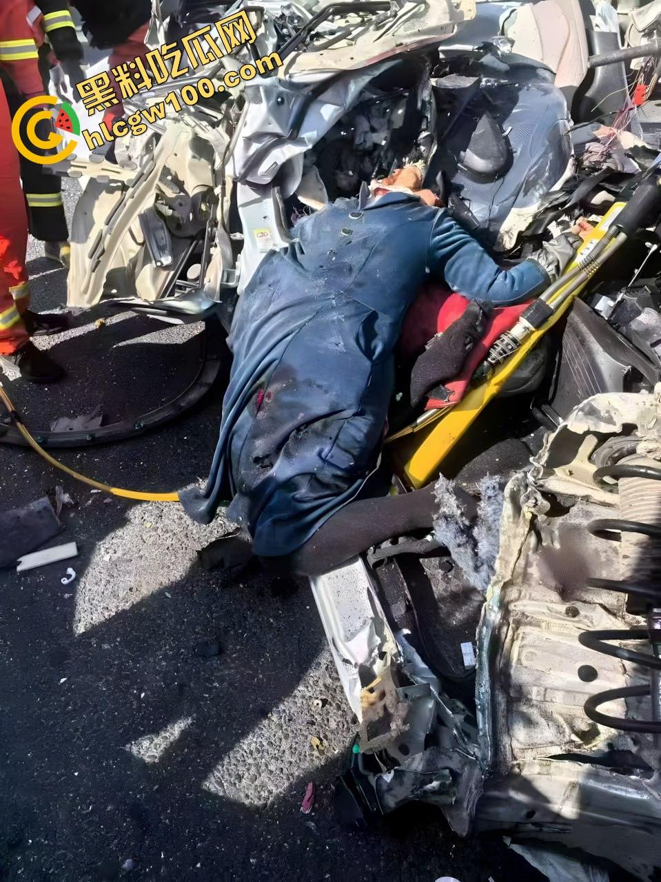 胆小勿入！广东河源比亚迪-元失控120码直撞大货车瞬间解体，女司机头都压碎了！-11