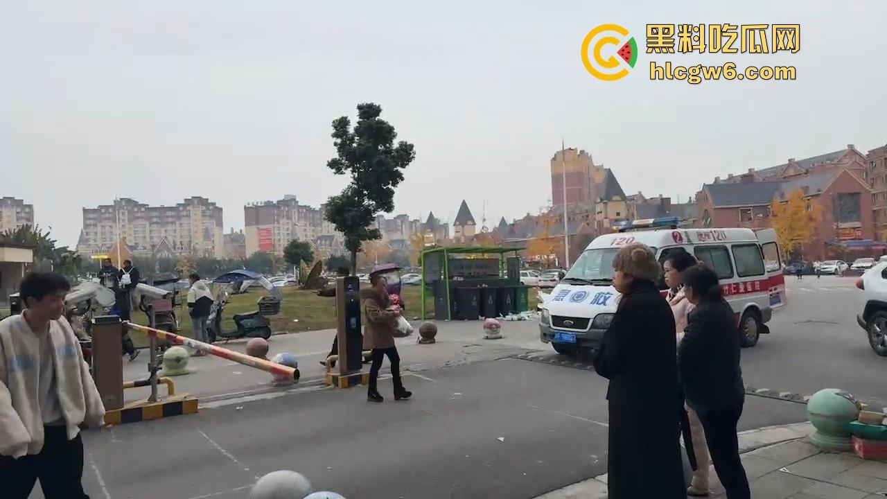 四川学生逃课无证驾驶试驾车！撞石墩脑袋开瓢，出了事不反思反怪学校和车行，家长操作直接让人无语！-7