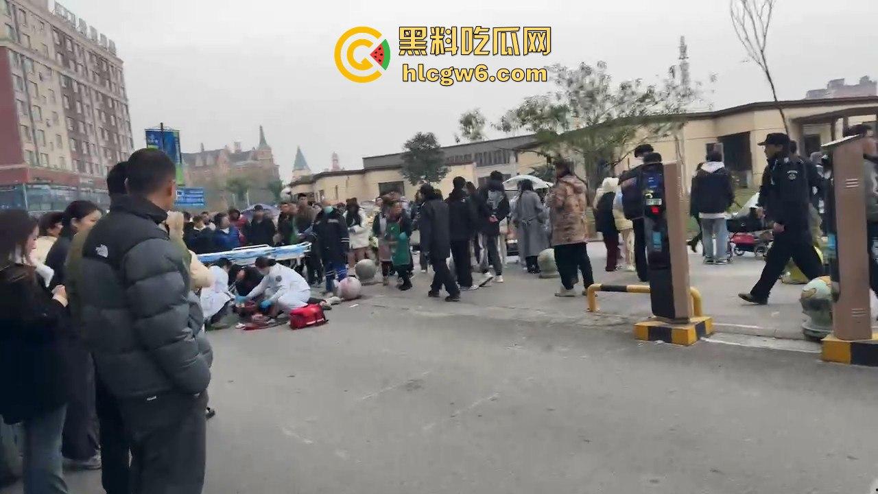 四川学生逃课无证驾驶试驾车！撞石墩脑袋开瓢，出了事不反思反怪学校和车行，家长操作直接让人无语！-8