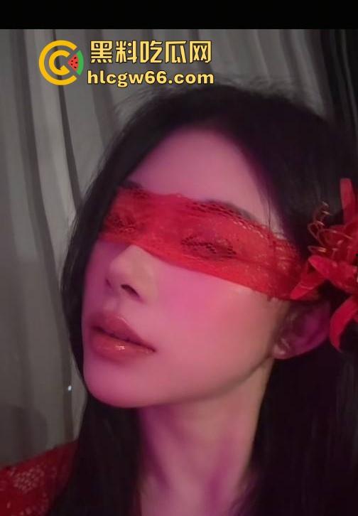 抖音网红【我是OU】约炮金主视频泄露 魔鬼身材令人垂涎欲滴 抓奶抽插让你大饱眼福!-2