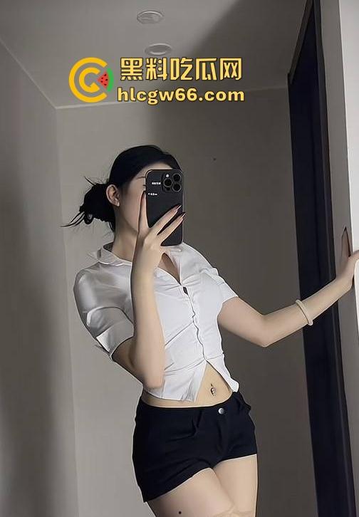 抖音网红【我是OU】约炮金主视频泄露 魔鬼身材令人垂涎欲滴 抓奶抽插让你大饱眼福!-3