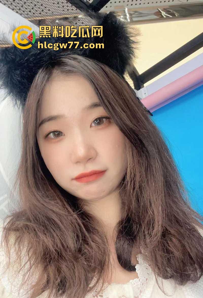 深圳清纯女幼师被学生家长拿下 纯情欲女难敌重金诱惑 双穴沦陷菊花惨遭蹂躏-2