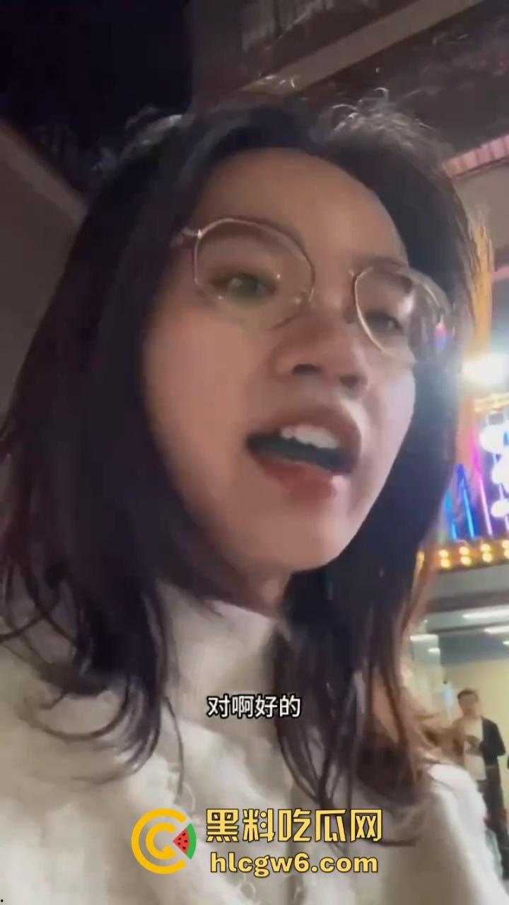 四川街覇店老板恶意往电瓶车上泼油被硬核美女车主拍视频曝光 引无数网友差评攻击关门大吉-8