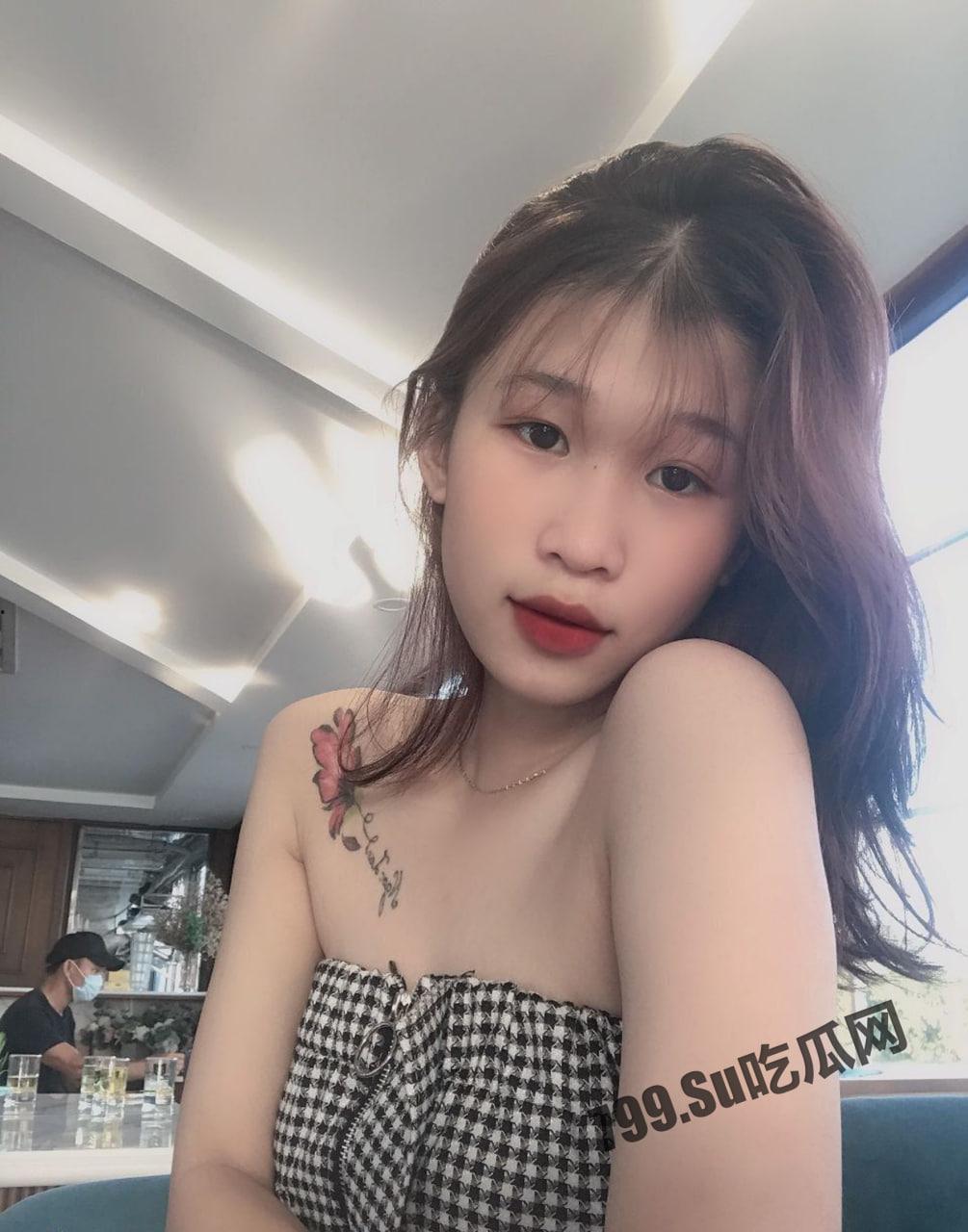 泄密系列 高质量网红美女 佳佳 拿起手机记录生活 性爱视频流出-1