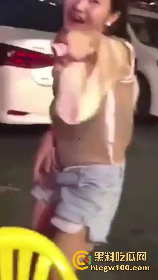 餐桌上开放骚人妻,奇葩操作一个比一个亮眼为了逃酒啥事都能干出来,画面劲爆开放 小编推荐!!-15