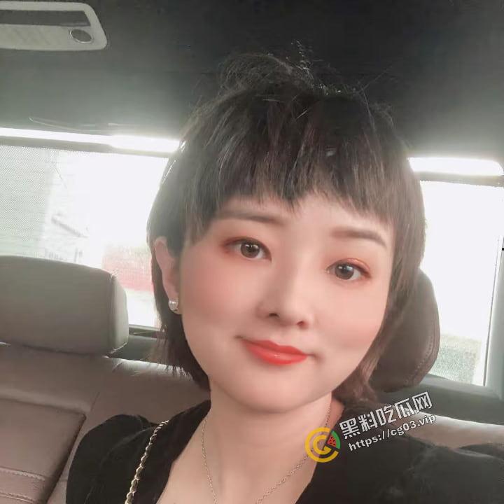 曝光！山西某电影院人事【李雪梅】婚内出轨男小三  还去聊骚男小四  情夫怒将其海量生活照 及裸照自慰视频流出-1