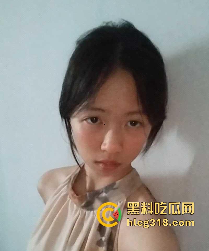 山东烟台学生妹【邓睿熙】18岁极品反差少女软件约炮,掰穴揉搓淫骚自慰勾引炮友,咋这么浪!-3