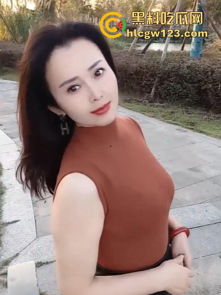 极品风韵少妇熟女【达琳】自慰视频曝光！ 抖音15万粉网红人妻 风骚至极 真是好有味道！-2