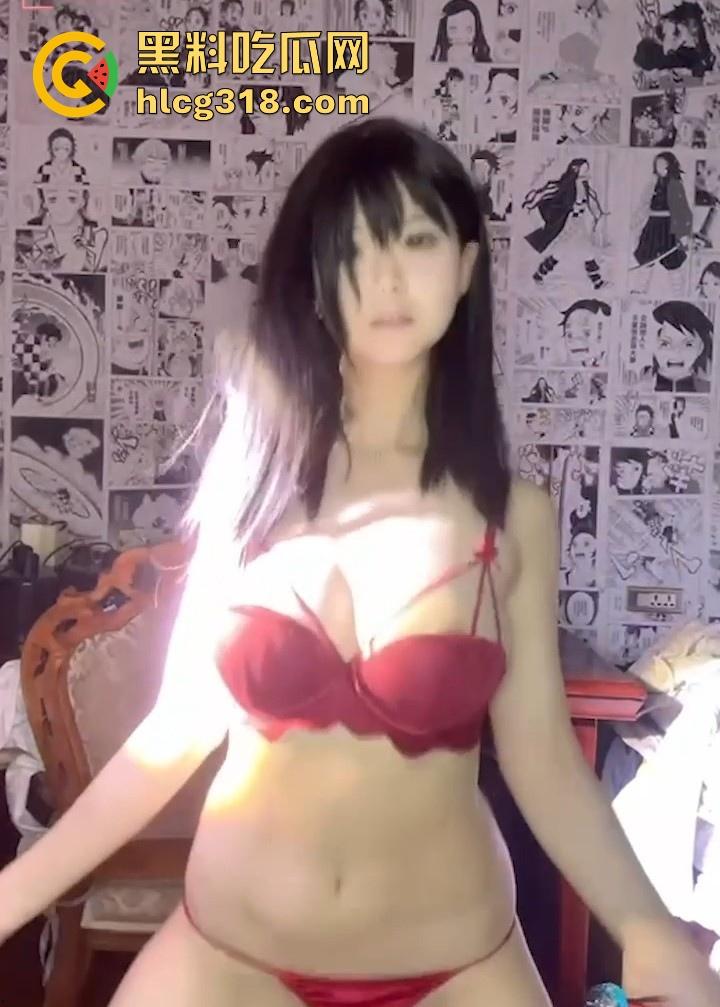 高颜值反差大学生【羊咩咩】宿舍自慰视频曝光，极品巨乳脸B同框自慰，看了很难不硬！-7