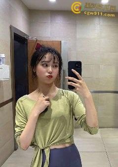 郑州大学第一附属医院护士【孟江雪】,和男同事偷情被男友曝光,经常内射吞精性瘾很大,蕾丝豹纹骑乘榨精 !-3