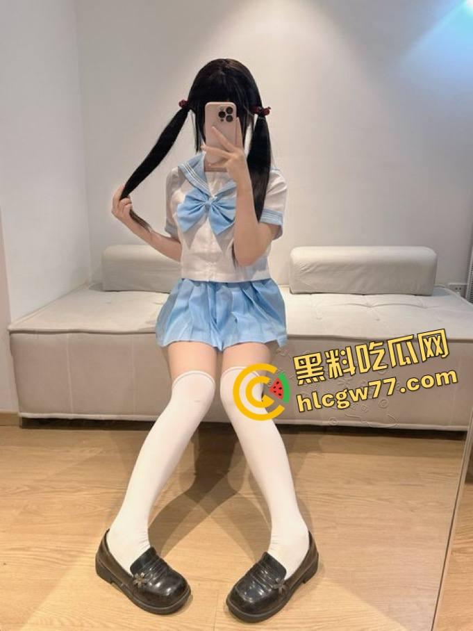 二次元【小鱼呆呆】脑户外露出，Lo装萝莉嘴甜骚货，穿JK被金主野战爆操，小白虎嫩得发光！-6