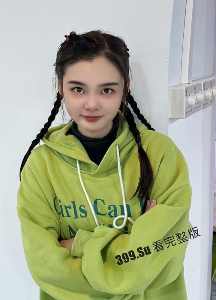 重庆21岁学生妹 曹兴运 分手后遭前男友曝光生活照和性爱视频  传播其是条性欲超强的反差母狗  至今任能偶尔约出来做爱-9