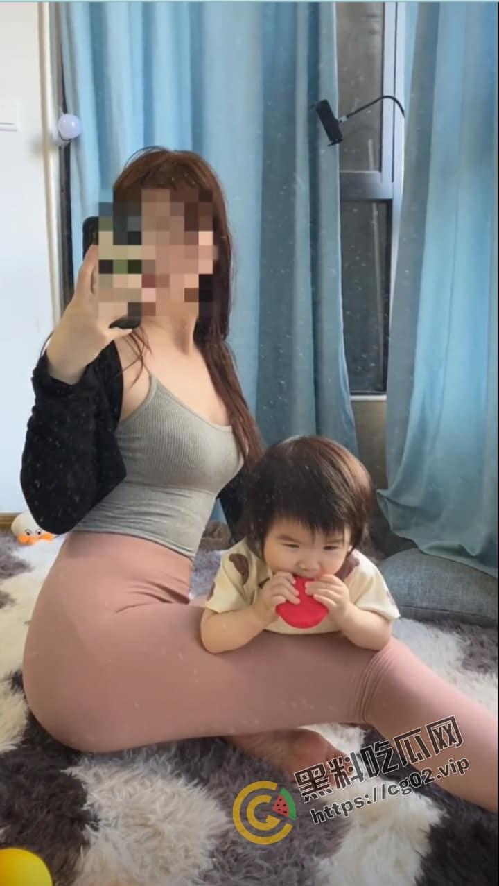 抖音 #甜子🐰哟 甜美骚妈 超大尺度定制私拍流出 完美身材一览无余 曹阿瞒狂喜 !孟德啊 速去她抖音区评论吧-3