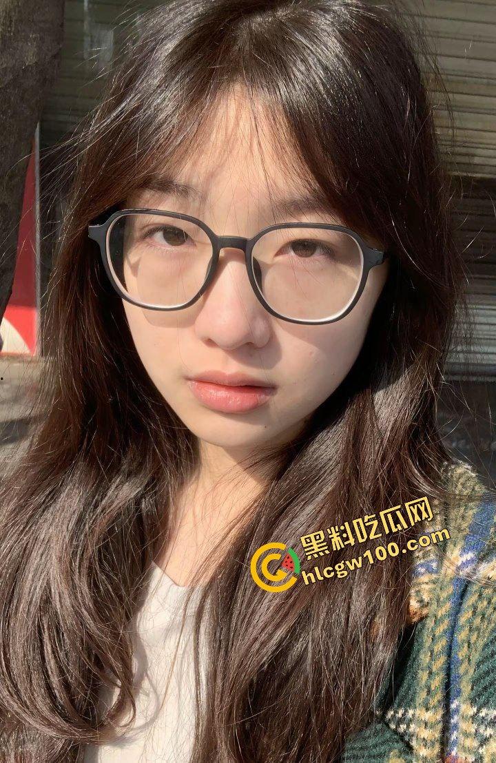 河南质量工程反差榨精婊眼镜母狗『赵蓉』毕业沦为金爸专属精盆 极致口爱上位大奶骑乘！原创独家流出！-4