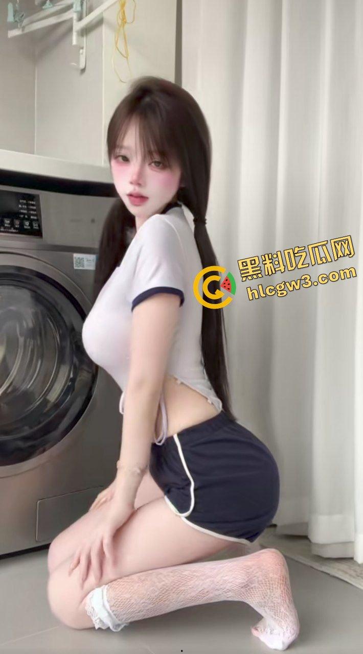 抖音清纯嫩妹E乳反差婊大网红『美了个滢』主页破案骚贱 与会员大哥擦奶口交！独家曝光！-4