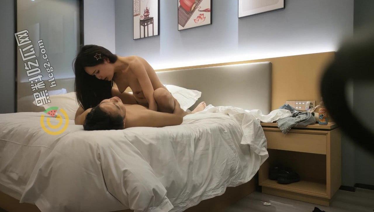 性感模特外围露骨做爱大曝光，模特外围生活被探花偷拍，惊艳画面全网疯传，她的秘密生活无处遁形-4