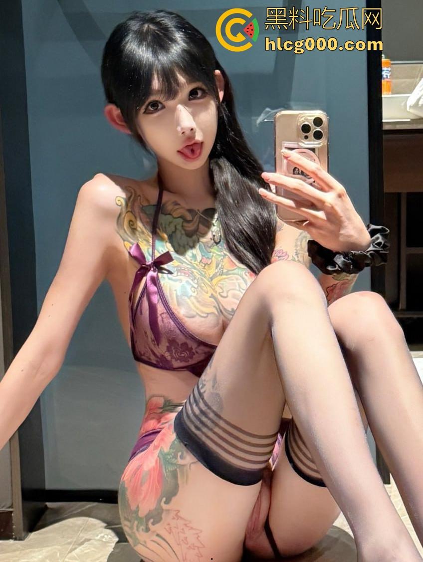 抖音符文战士【mo你别哭】高价福利视频流出，甜美外表下藏着惊人反差，高冷御姐跪舔展示绝顶口活性爱！-3