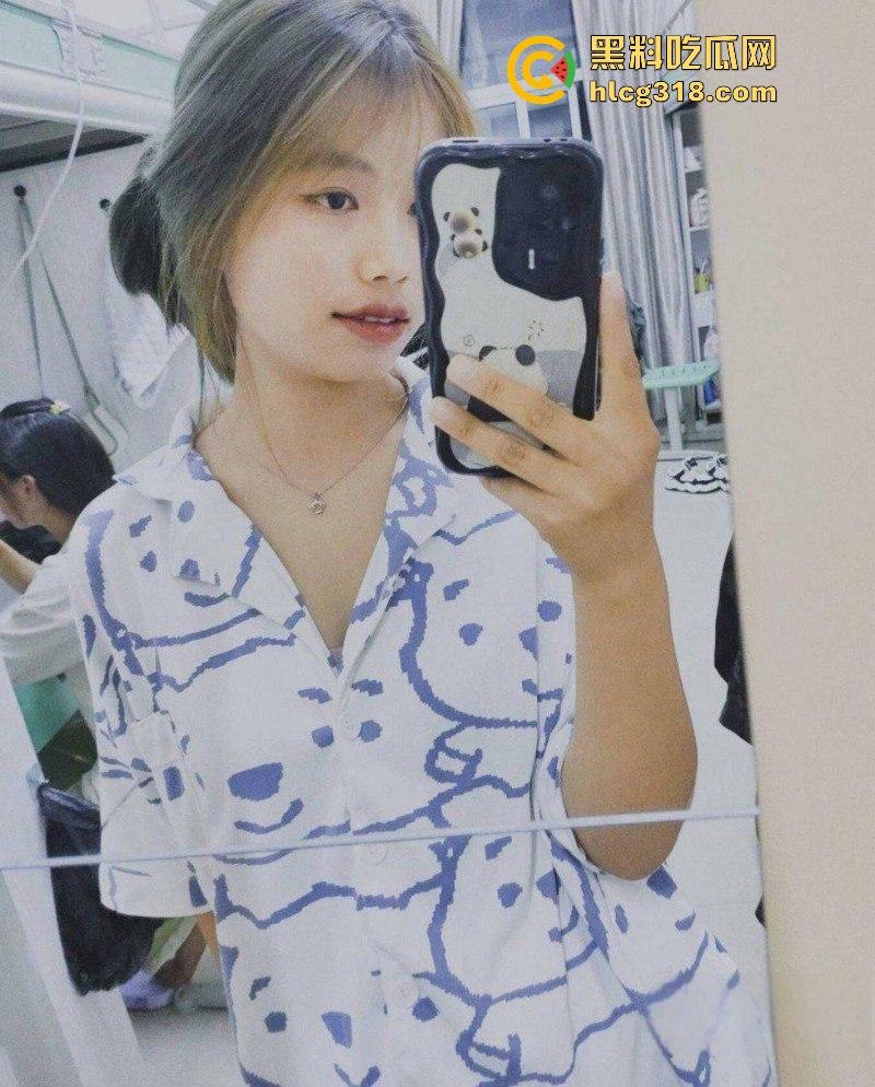 四川美术学院【魏施婵】极品反差母狗,排卵发情期饥渴难耐,后入无套内射蜜桃臀!-1