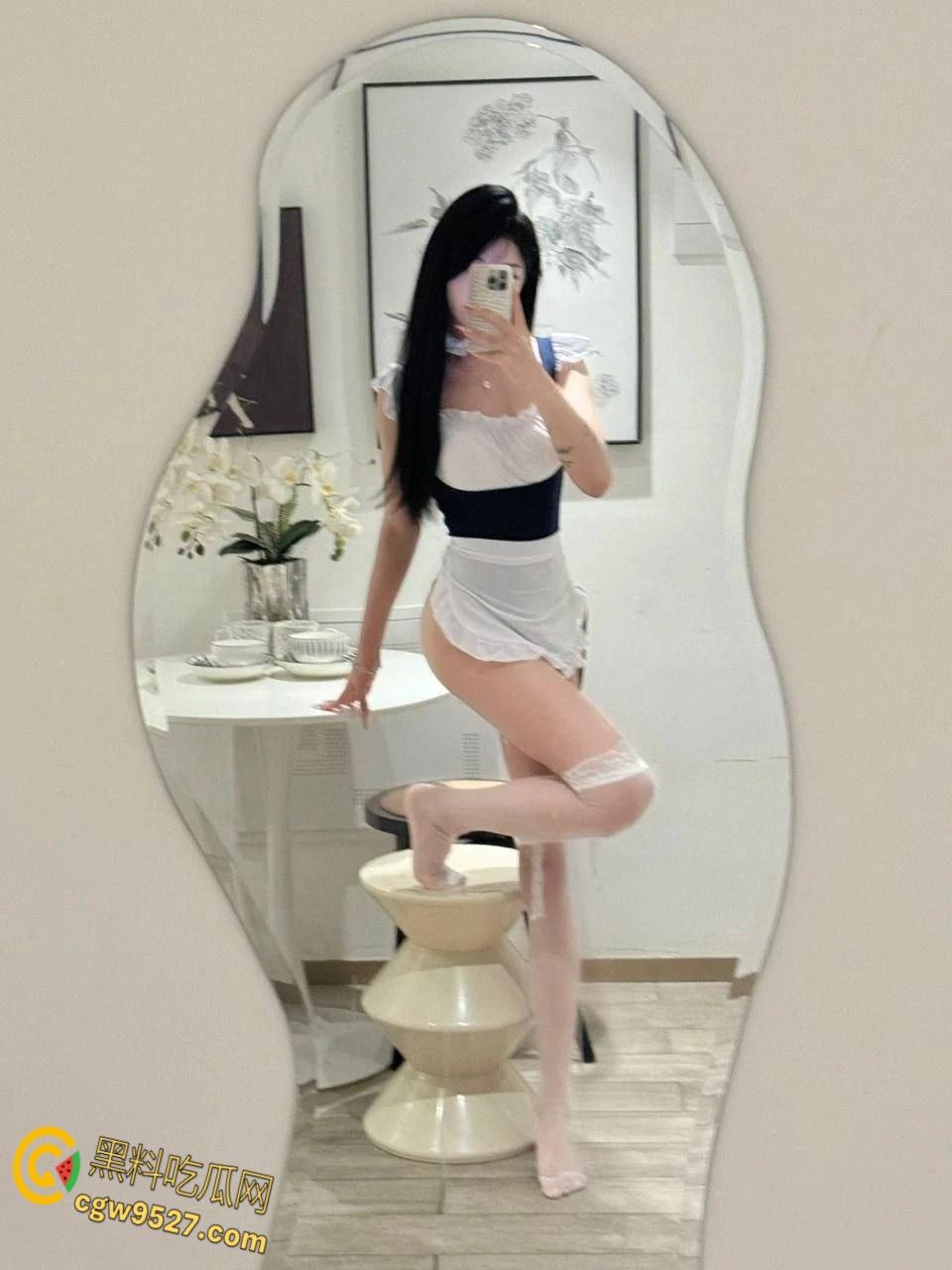 穷人女神富人精盆，极品名媛珊珊，圆润巨乳诱惑爆表，女仆装床上伺候金主，被按倒猛操淫荡十足 !-2