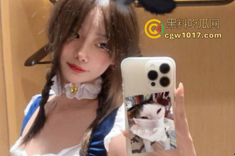 大神网调女大学生反差母狗，地下车库全裸露出抬腿公狗拉尿，丝袜塞逼拔出淫水宝物，不怕宝马车主上门找操？-1