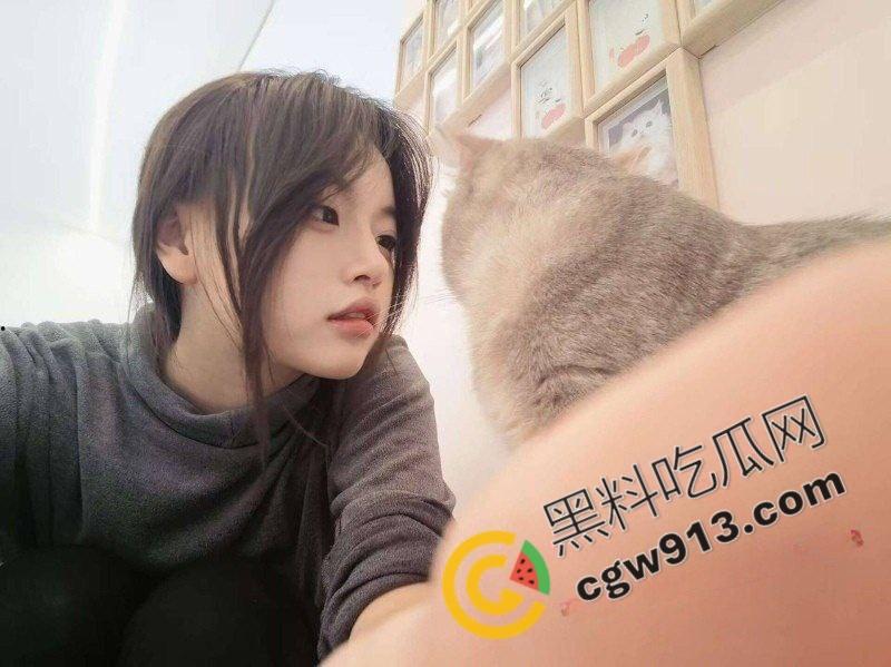 安徽师范美少女的秘密：极致诱惑与色情欲望的交融，吸吮大屌口活一流技术精湛-2