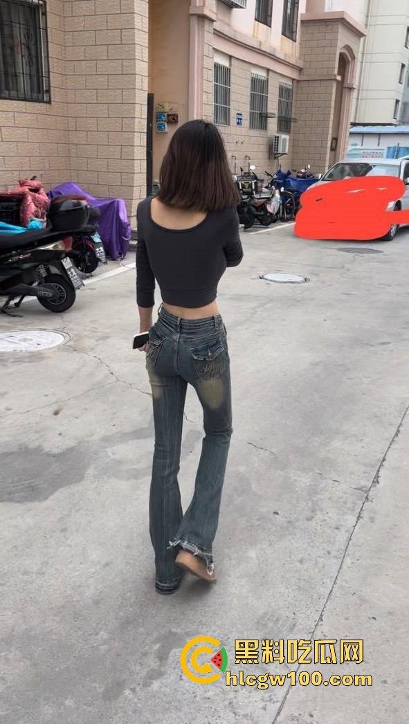 湖南长沙反差女友【崔燕语】高颜值无敌反差巨乳肥臀欲望值直接拉满，私密照视频流出，内容劲爆吸引眼球！！-1