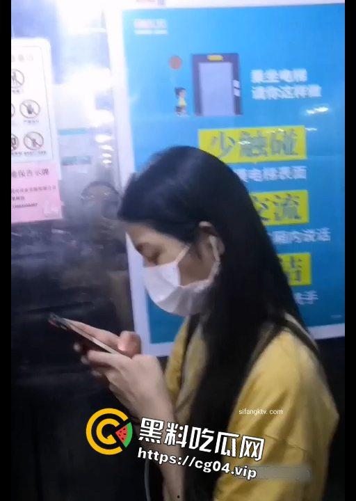 扫楼打胶偷内衣 叫我流氓小淘气!我猜你的鞋里 没有精液-6