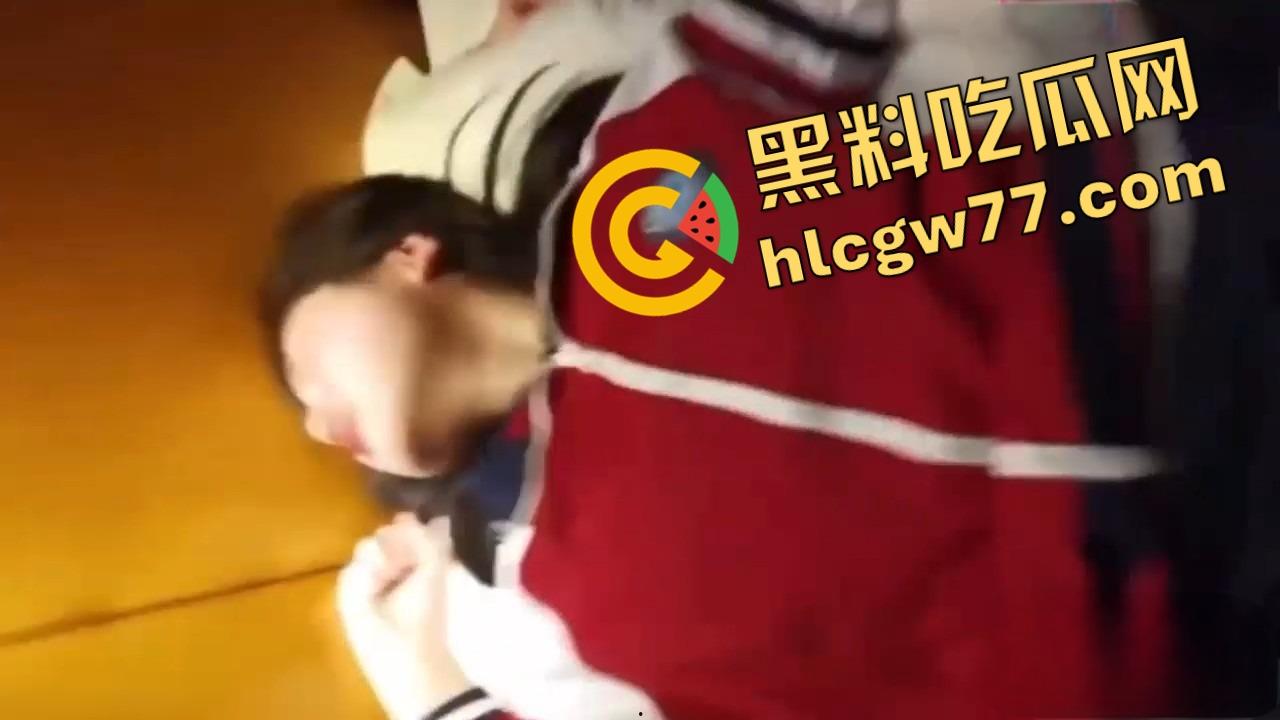 湖南岳麓小母狗『许梦瑶』劈腿卖逼,校服肥臀被后入100块随便操,男友还当舔狗帮拍抖音!-9