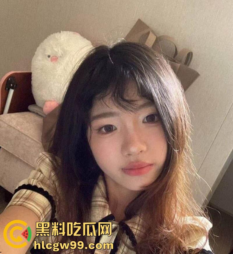 常州实习女大学生【林欣怡】讲台上是气质语文老师 私下是个反差母狗 狗链捆绑口交吃鸡令人乍舌！-1