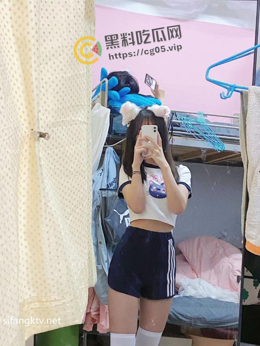 西南大学校花【穆诗蔓】黑丝开档 淫水乱流 qq开直播卖骚约富哥 私密视频流出-7