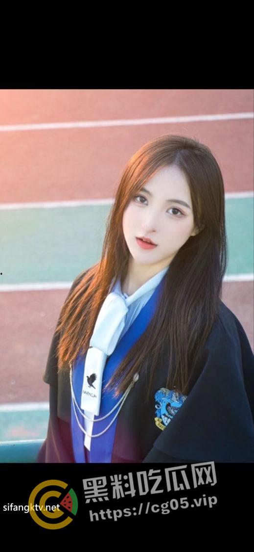 西南大学校花【穆诗蔓】黑丝开档 淫水乱流 qq开直播卖骚约富哥 私密视频流出-8