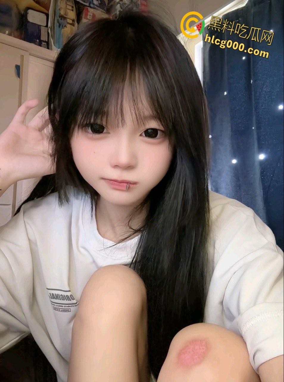 抖音网红【吕芊颖】，真实露脸口交后入视频泄露，纹身小太妹性感巨乳，翘臀高崛骚穴被男友一插到底！-4